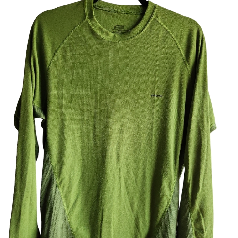 Patagonia Shirt Long Sleeve Crew Casual Pullover Top vented Green Size Medium